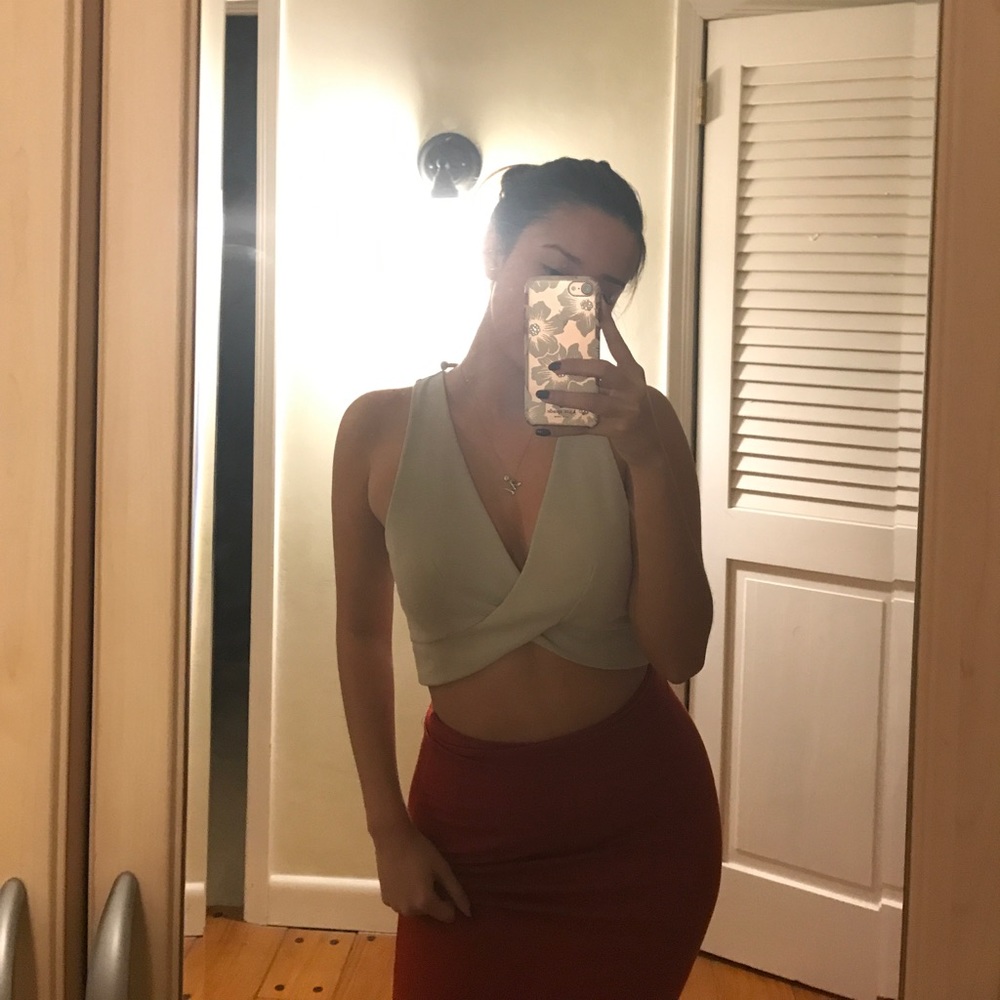 Beige scoop top!